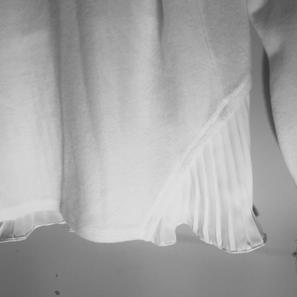 NWT white sweater - Picture 5 of 7